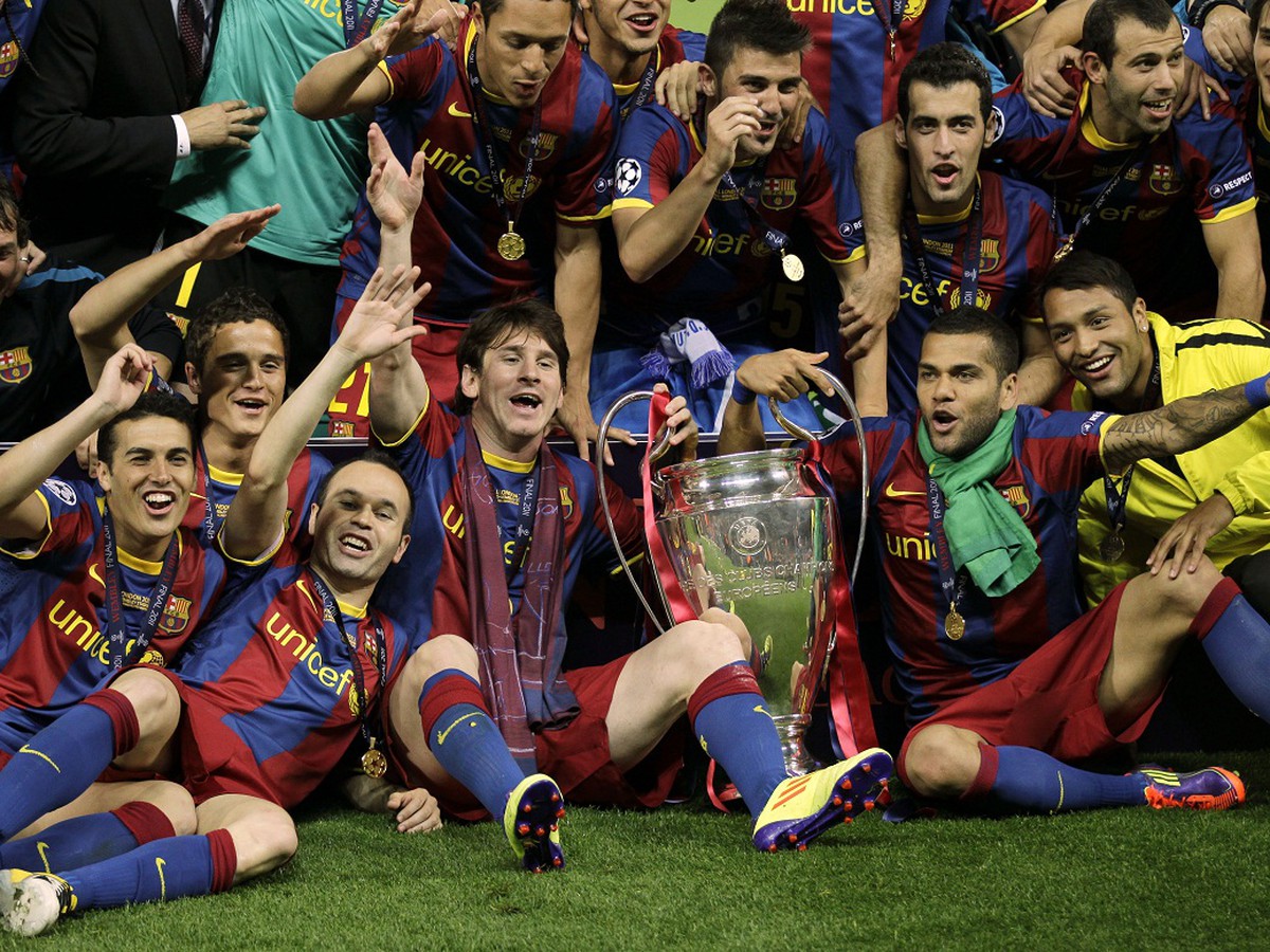 Hráči Barcelony s trofejou pre víťaza Ligy majstrov