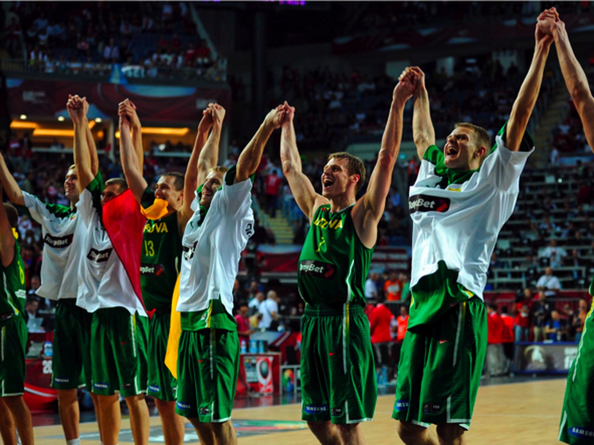 Víťazná radosť basketbalistov Litvy