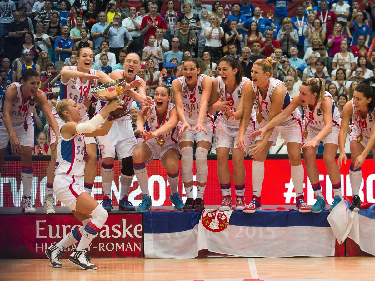 Srbské basketbalistky oslavujú finálový triumf