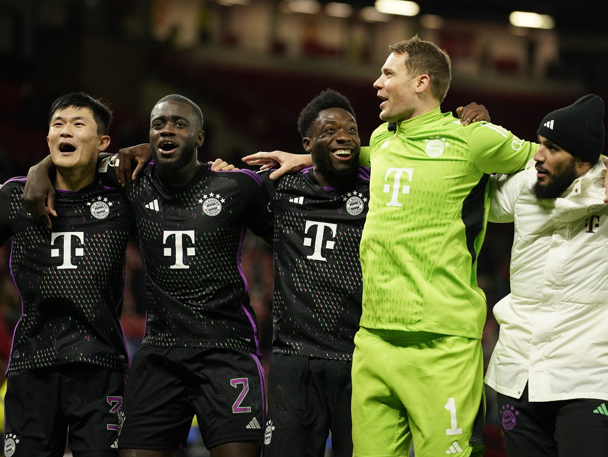 Hráči Bayernu oslavujú výhru v poslednom zápase Ligy majstrov