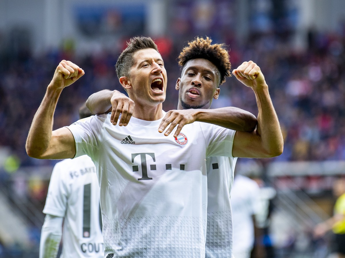 Robert Lewandowski oslavuje gól Bayernu 