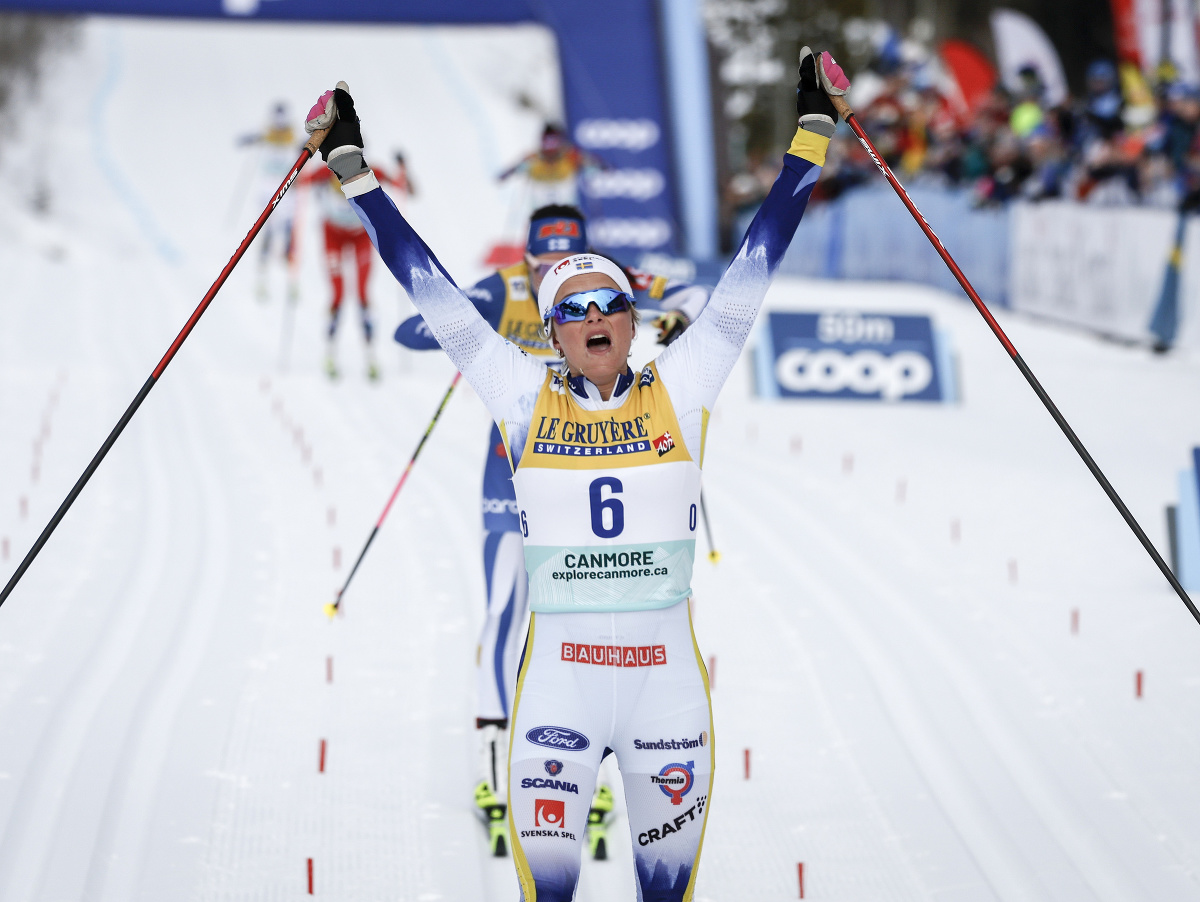 Švédska bežkyňa na lyžiach Frida Karlssonová vyhrala nedeľné preteky Svetového pohára na 20 km klasicky s hromadným štartom.