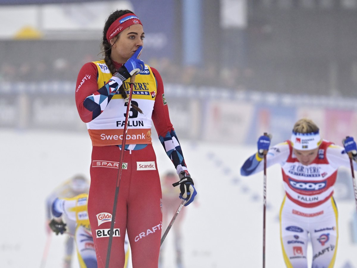 Kristine Stavaas Skistadová oslavuje triumf v poslednom šprinte sezóny