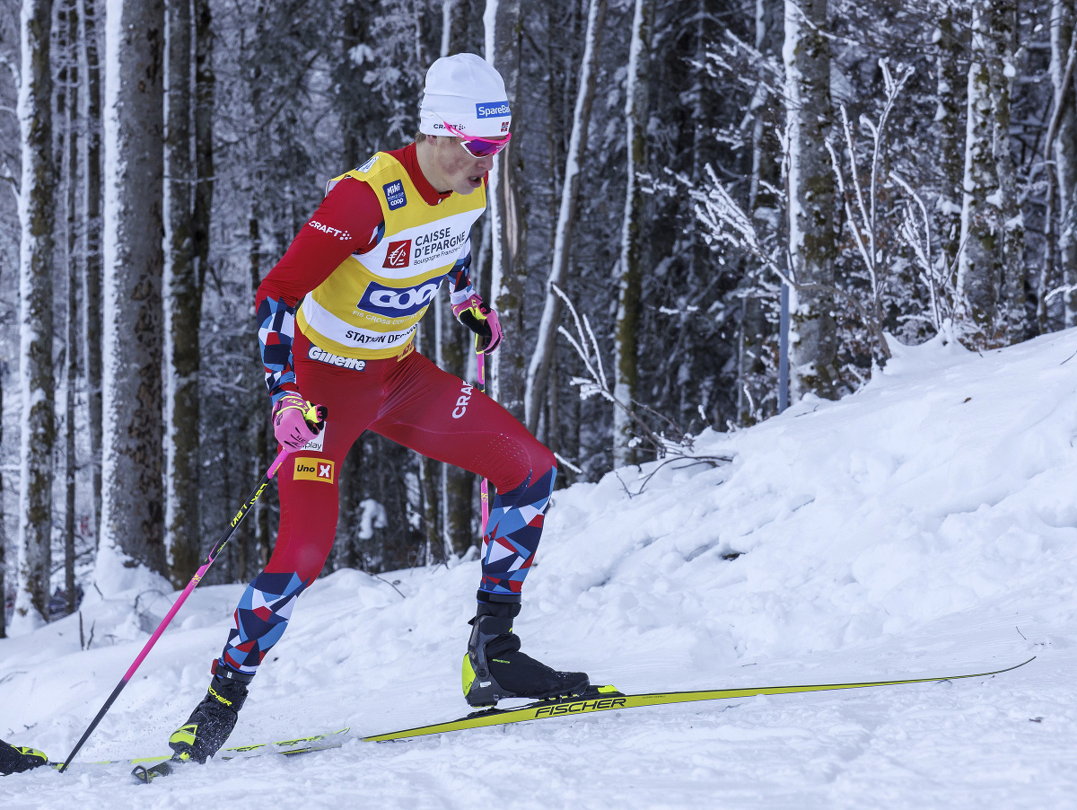 Nórsky bežec na lyžiach Johannes Hösflot Kläbo 