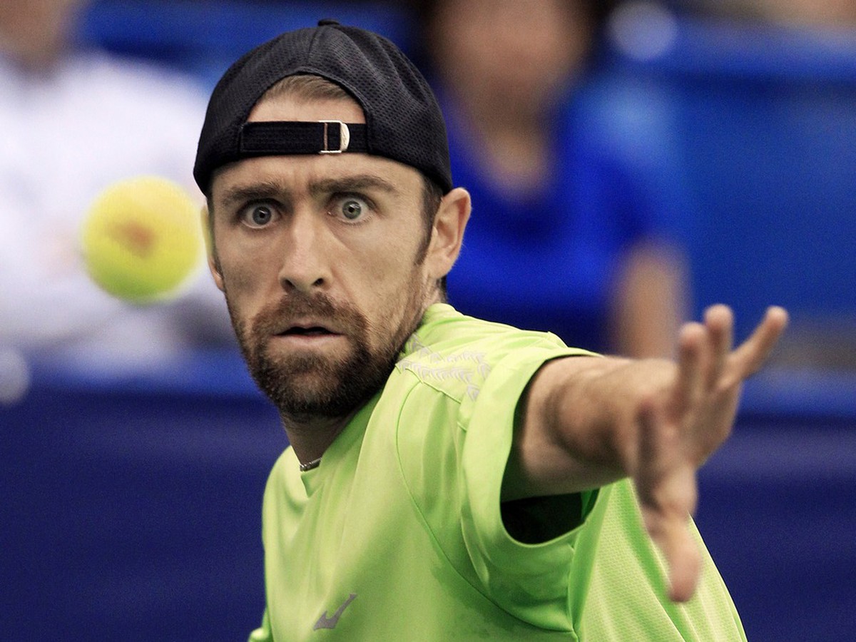 Nemecký tenista Benjamin Becker v semifinálovom súboji proti Kanaďanovi Raoničovi na turnaji v Memphise (25.2.)