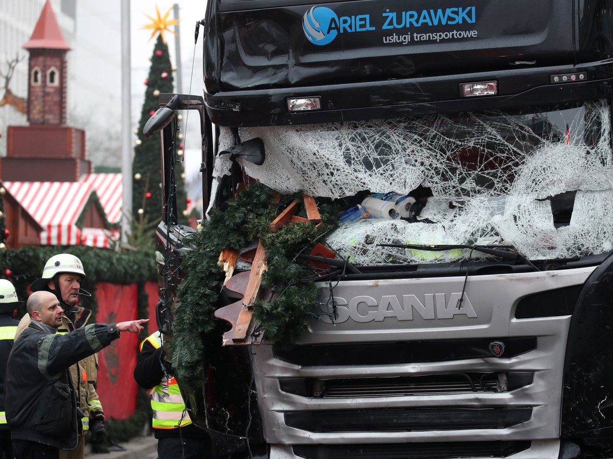 Do davu na vianočnom trhu v Berlíne vpálil nákladný automobil