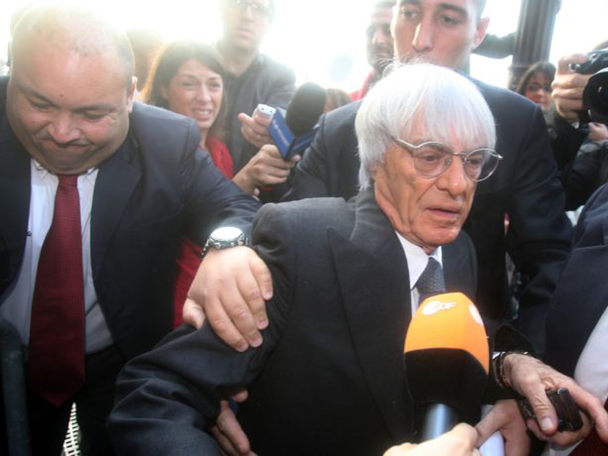 Šéf F1 Bernie Ecclestone pri parížskom stretnutí