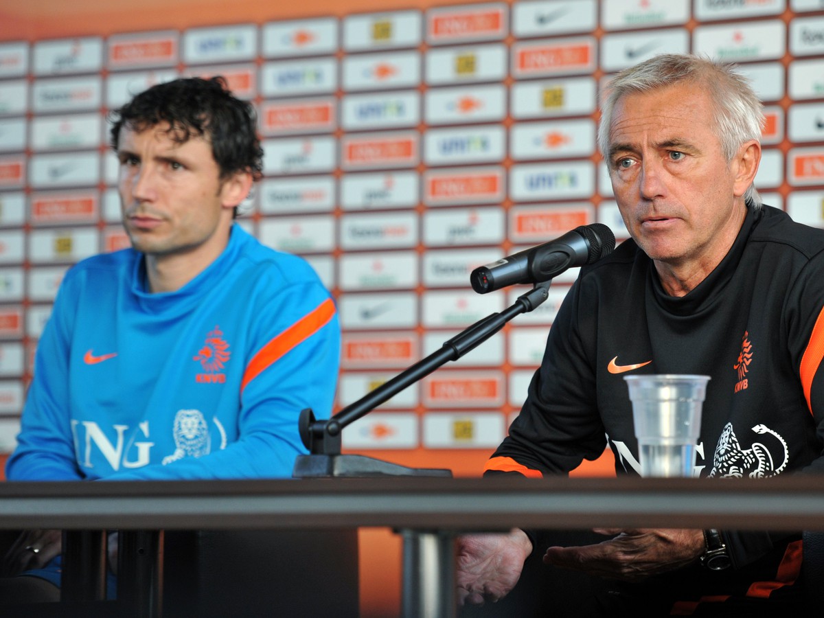 Mark van Bommel s trénerom Bert van Marwijkom