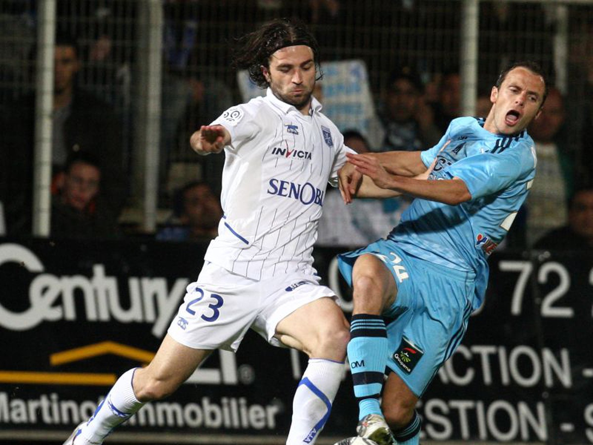 Berthod z Auxerre a Bonnart z Marseille v súboji