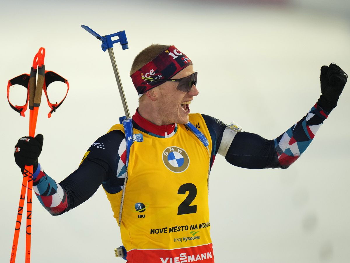 Nórsky biatlonista Johannes Thingnes Bö triumfoval v hromadných pretekoch na majstrovstvách sveta v Novom Meste na Morave. 