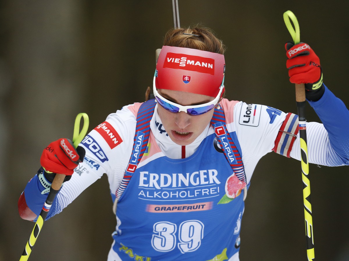 Slovenská reprezentantka Paulína Fialková na trati v súťaži na 15 km žien v 1. kole Svetového pohára biatlonistiek v slovinskej Pokljuke