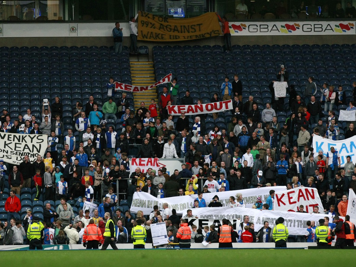 Fanúšikovia Blackburnu Rovers protestujú proti manažérovi klubu