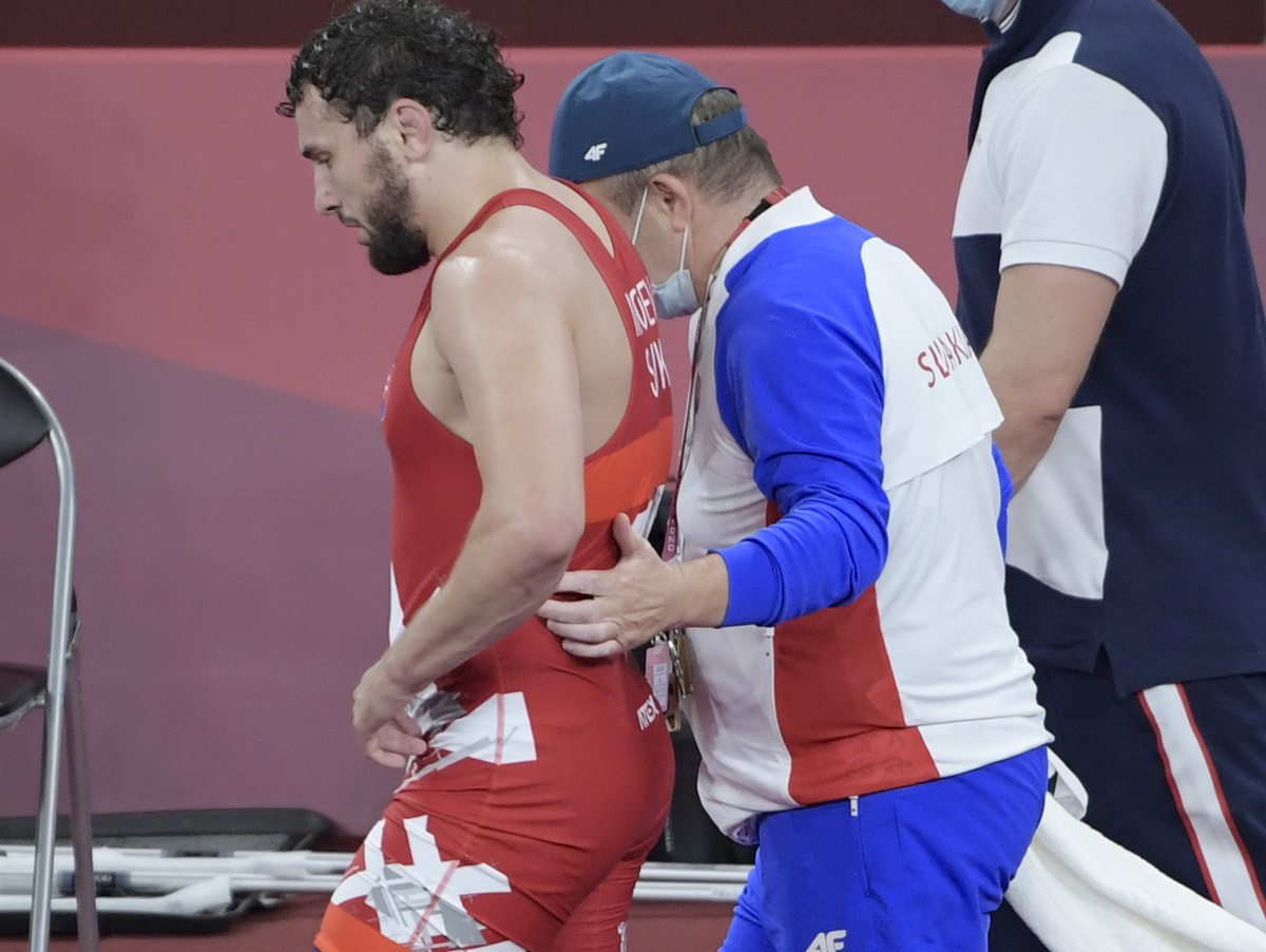 Na snímke vľavo slovenský reprezentant v zápasení voľným štýlom Boris Makojev