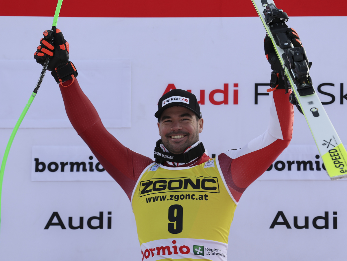 Na snímke rakúsky lyžiar Vincent Kriechmayr sa stal víťazom medzisviatočného zjazdu mužov Svetového pohára v talianskom Bormiu 