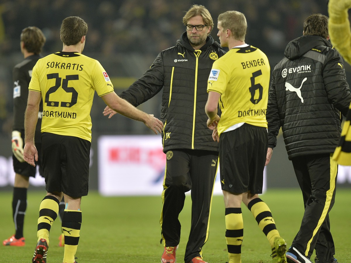 Hráči Dortmundu po remíze s Augsburgom