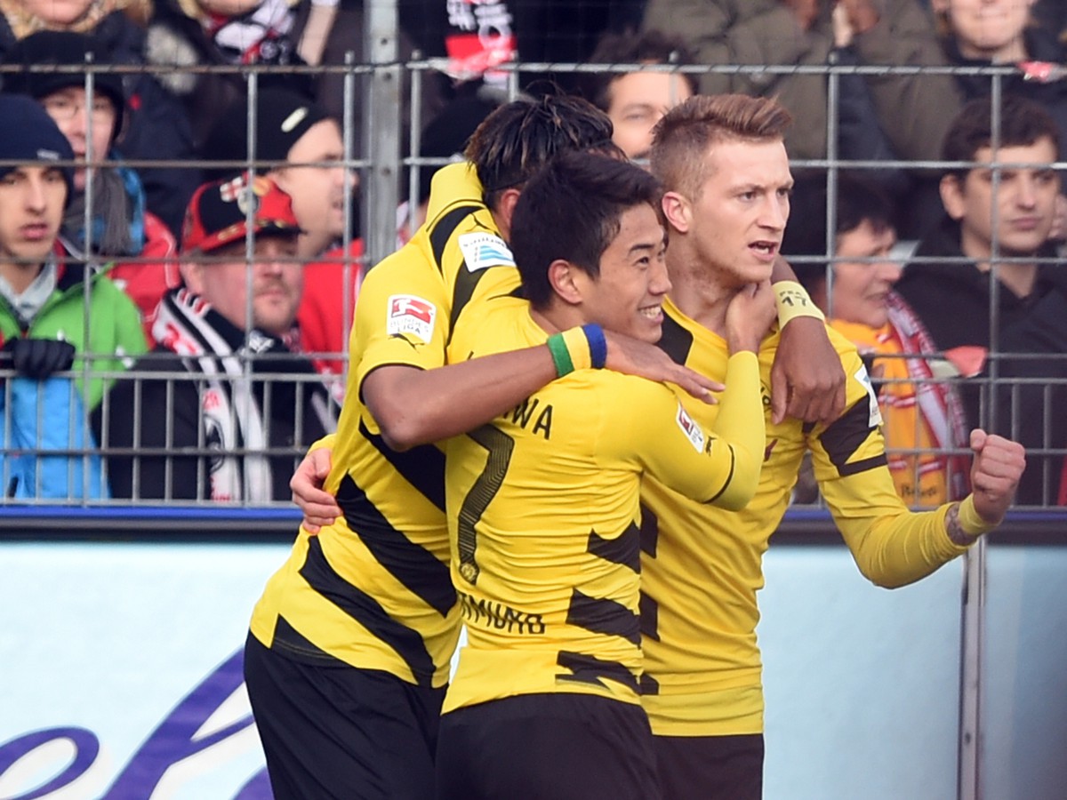 Pierre-Emerick Aubameyang, strelec gólu Marco Reus a Shinji Kagawa