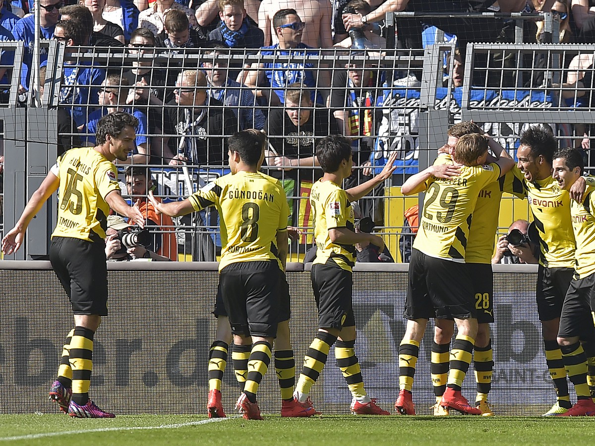 Radosť hráčov Dortmundu po góle