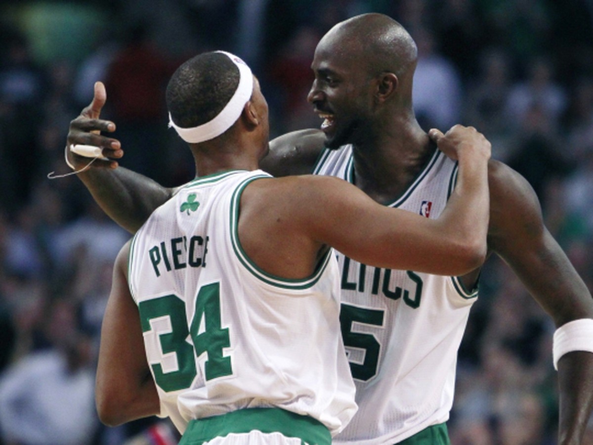 Hráči Boston Celtics oslavujú víťazstvo