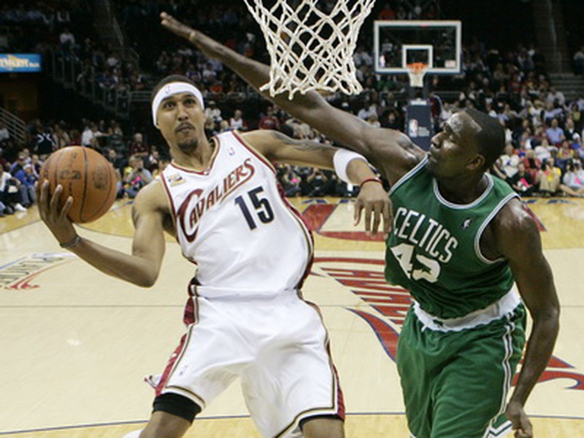 Jamario Moon a Kendrick Perkins 