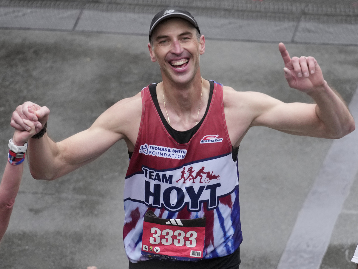 Zdeno Chára v cieli Bostonského maratónu