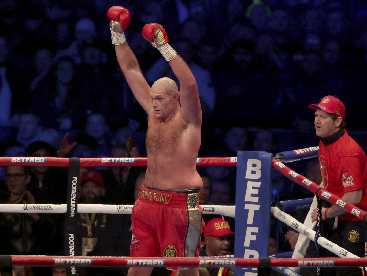 Britský boxer Tyson Fury obhájil titul majstra sveta