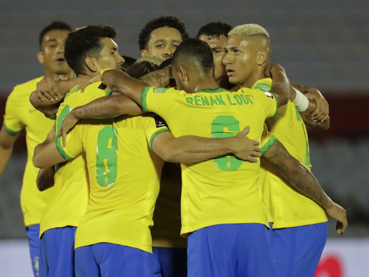 Radosť hráčov Brazílie po góle do siete Uruguaja