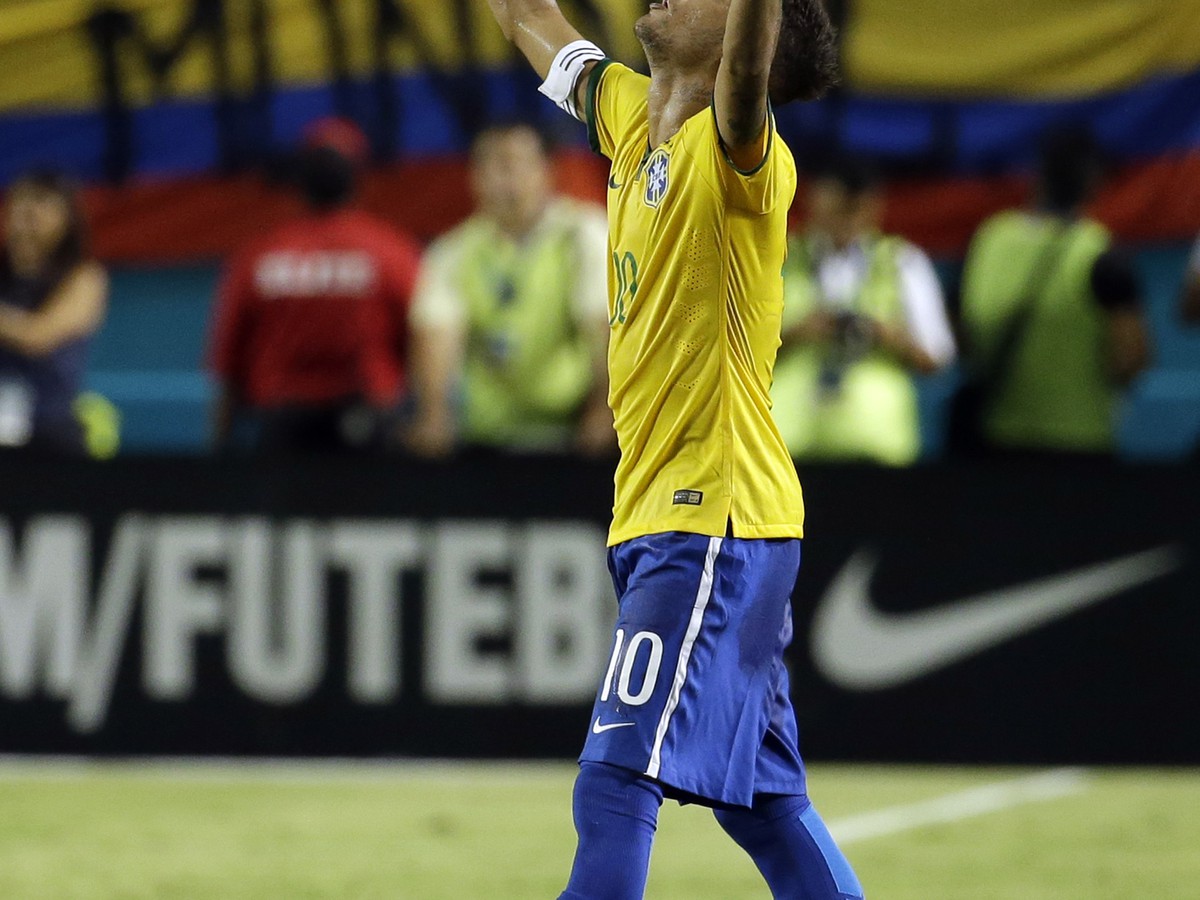 Neymar oslavuje gól proti Kolumbii