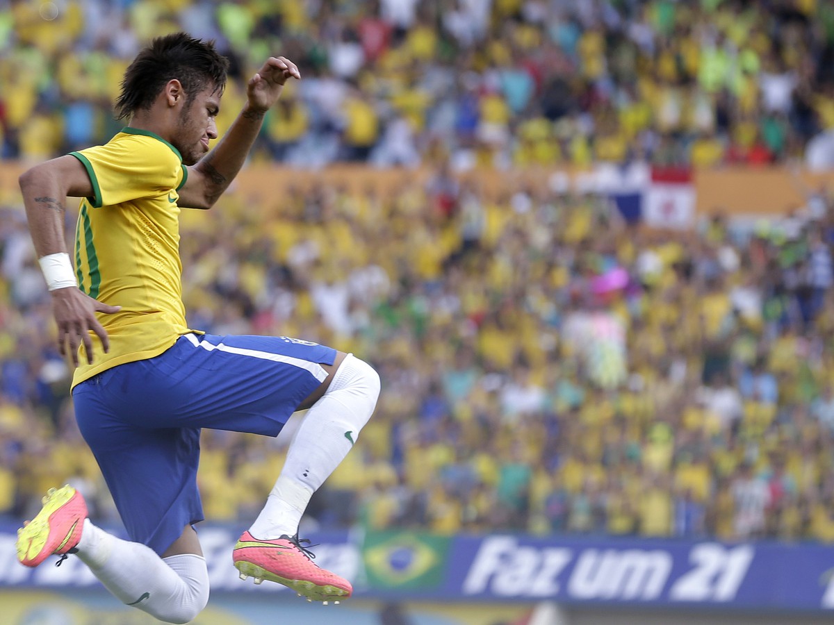 Gólová radosť Neymara po krásnom priamom kope do siete Panamy.