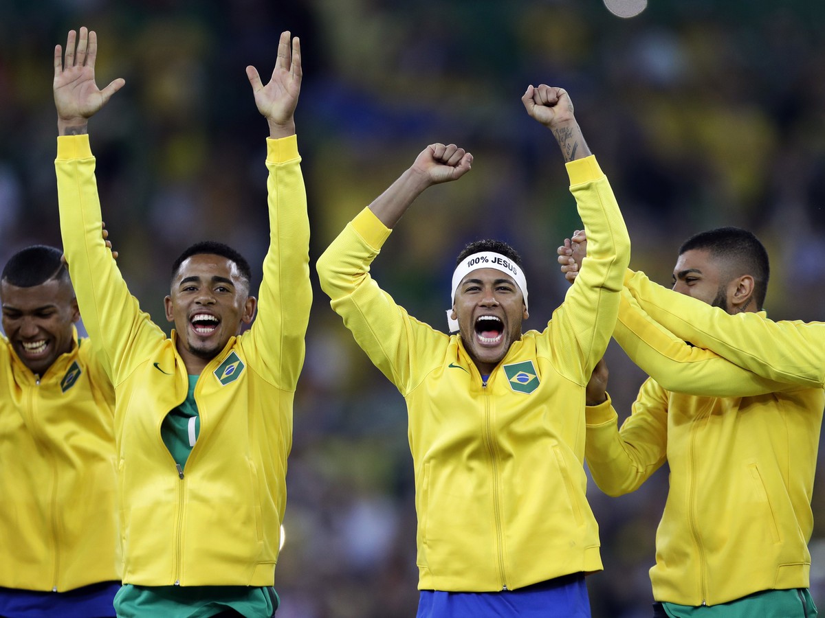 Neymar oslavuje zlato so spoluhráčmi