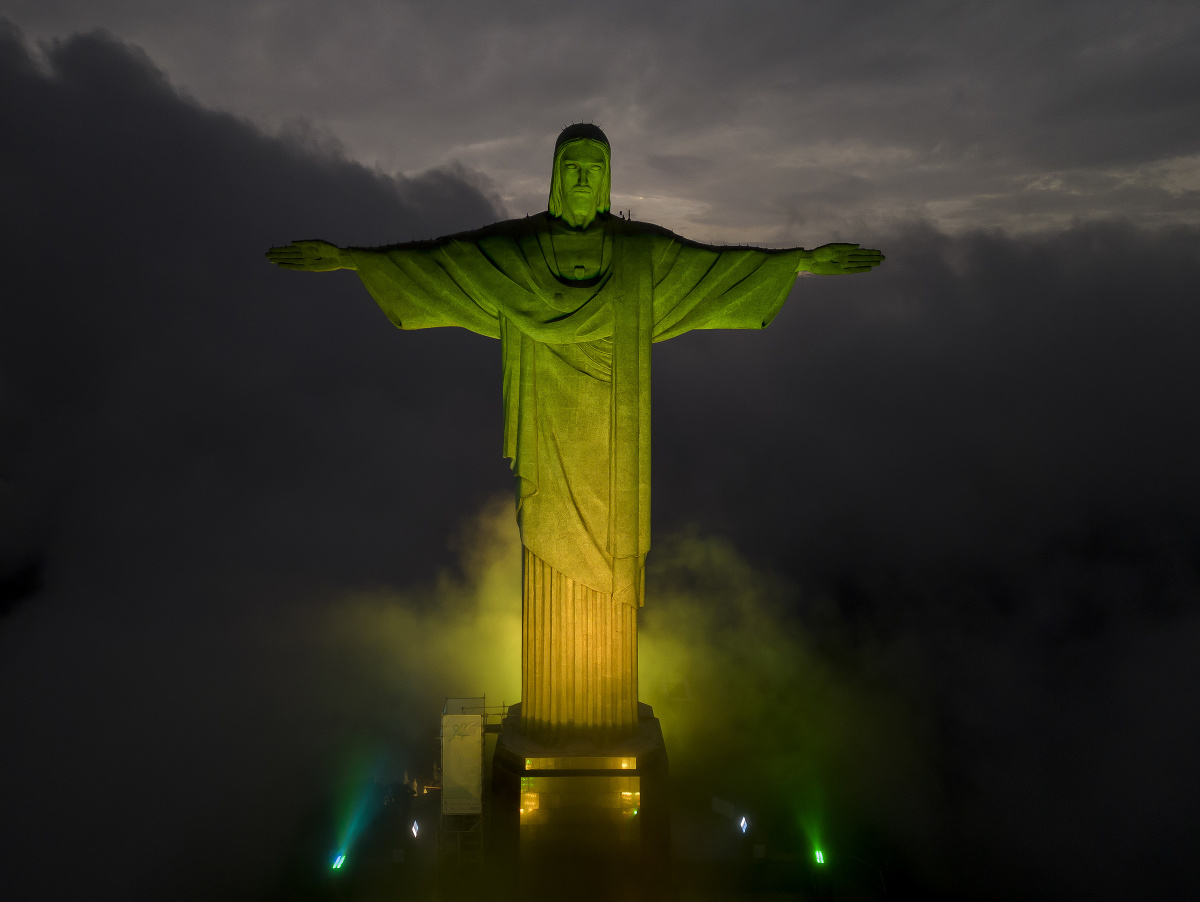 V Brazílii spomínajú na zosnulú futbalovú legendu Pelého