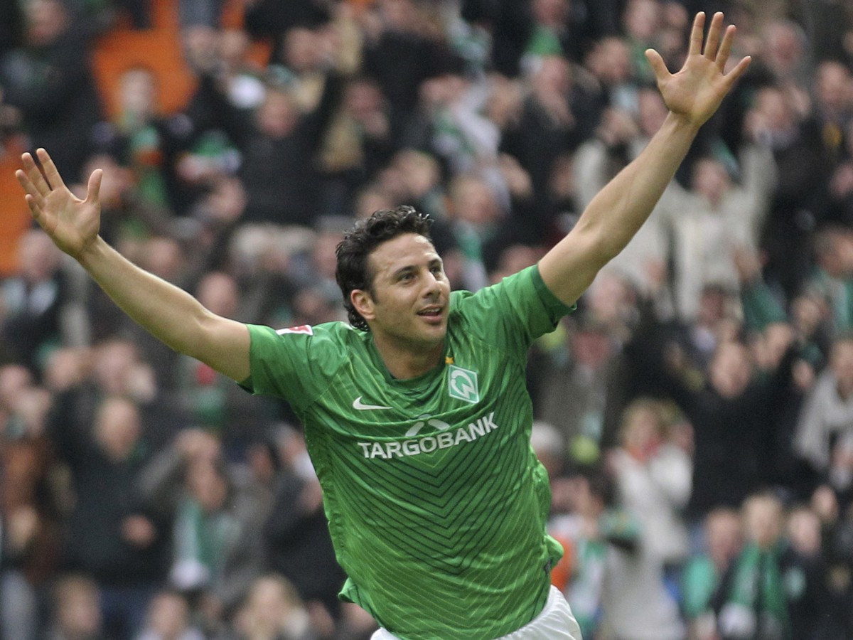 Claudio Pizarro sa teší z gólu