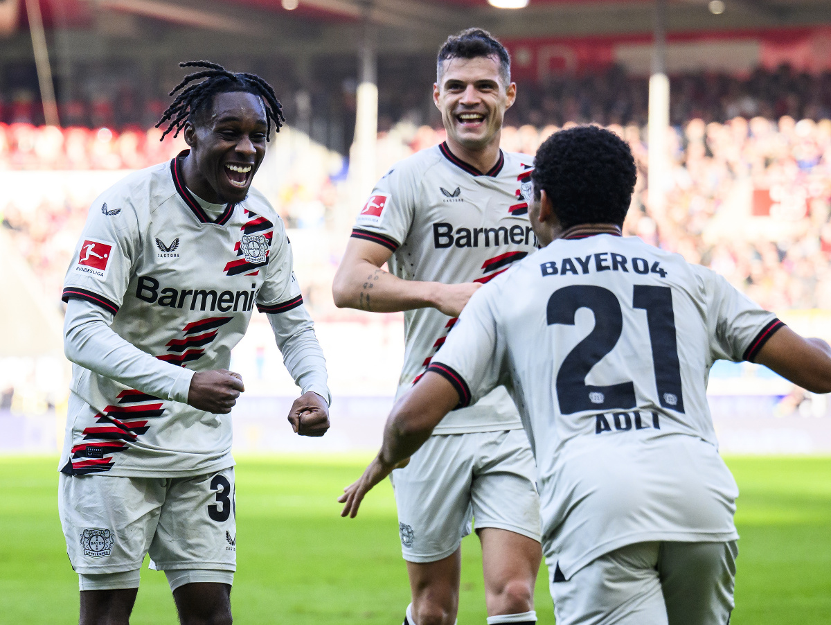 Futbalisti Bayeru Leverkusen sa radujú z gólu