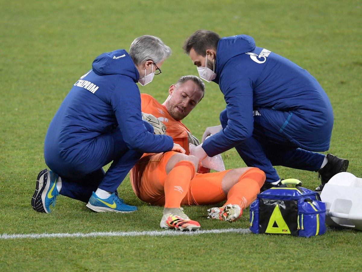 Zranený brankár Schalke Ralf Fährmann