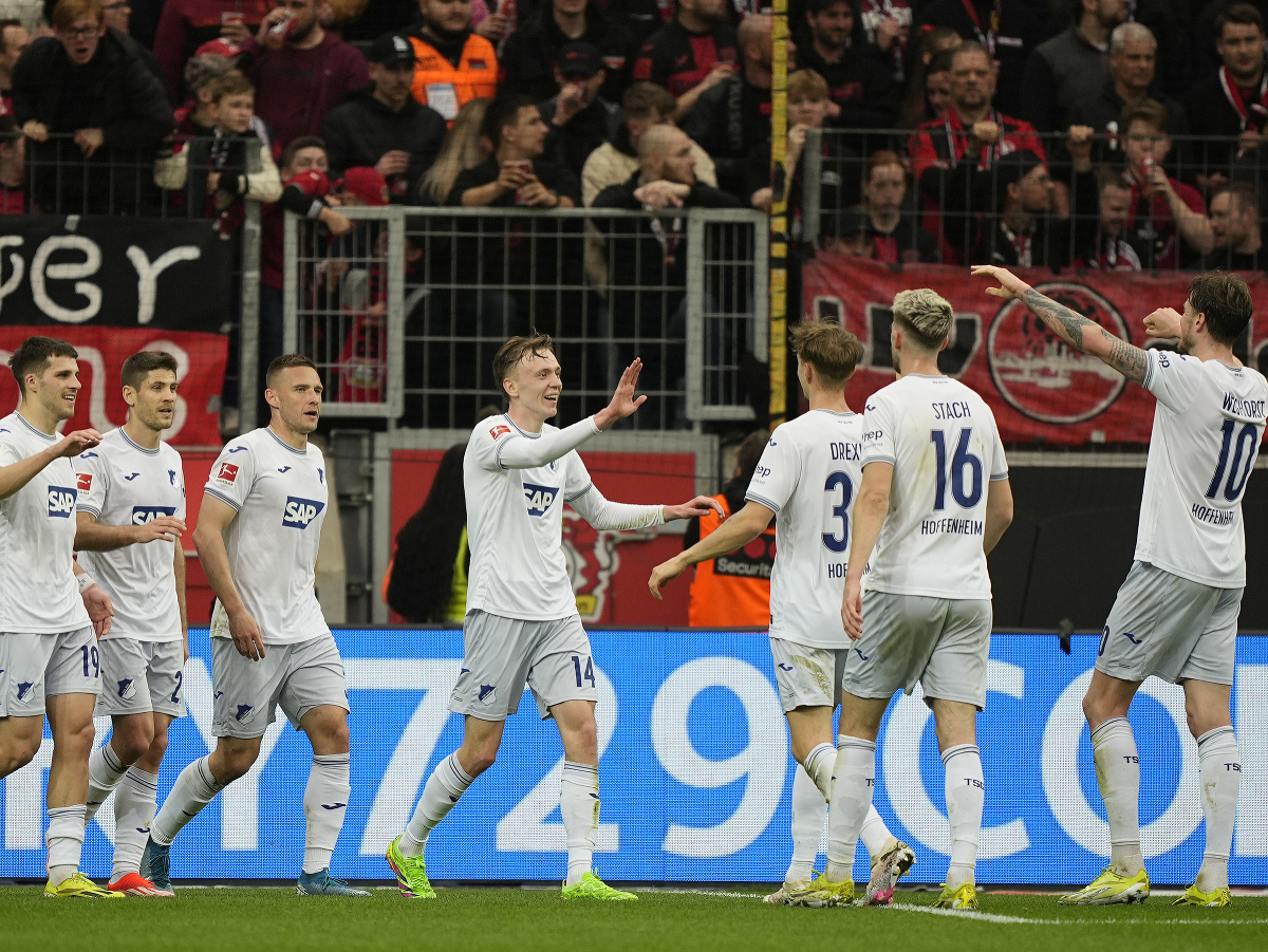 Hráči Hoffenheimu oslavujú gól