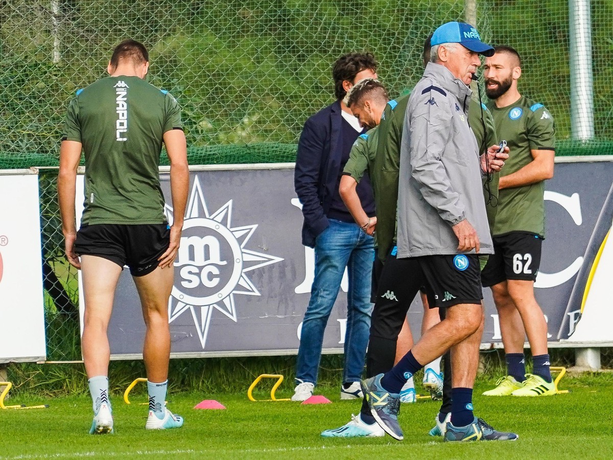 Carlo Ancelotti na tréningu Neapolu pred zápasom so Salzburgom