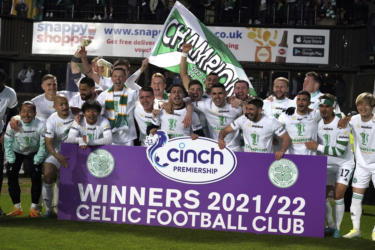 Hráči Celticu oslavujú zisk titulu
