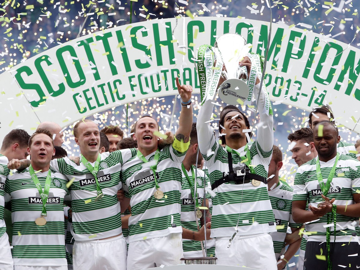Hráči Celticu Glasgow oslavujú titul; ZDROJ: SITA