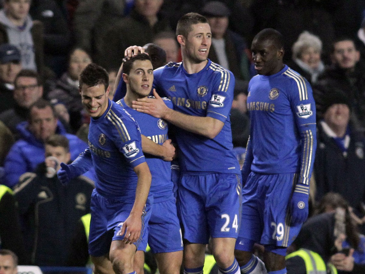 Hráči Chelsea po góle Edena Hazarda na 2:0