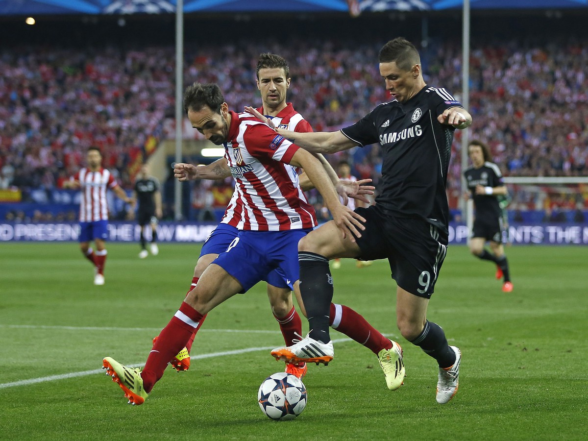 Juanfran a Fernando Torres v súboji