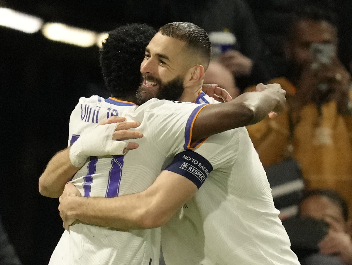 Vinícius Júnior a Karim Benzema sa radujú z gólu
