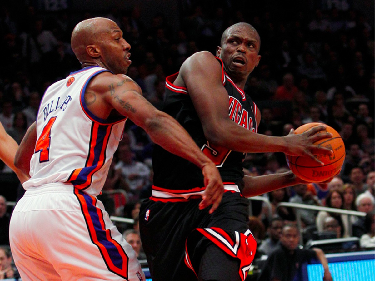 Luol Deng bránený Chaunceym Billupsom