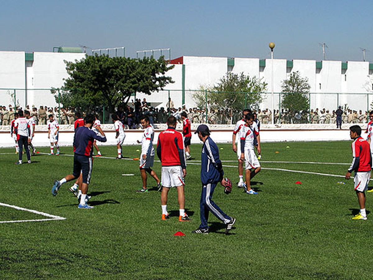 Futbalisti Chivas Guadalajara a ich netradičný tréning v areáli väznice