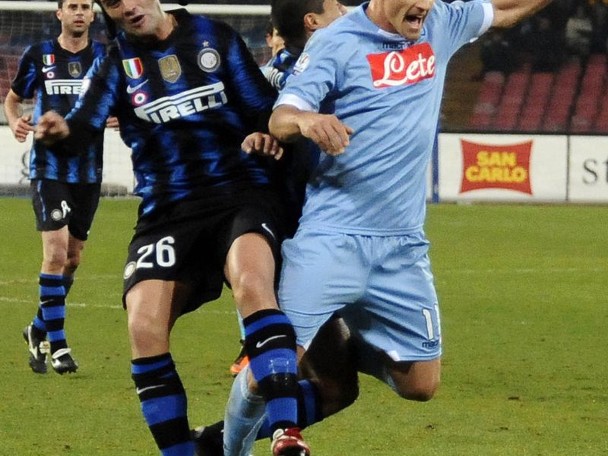 Chivu v súboji s Maggiom