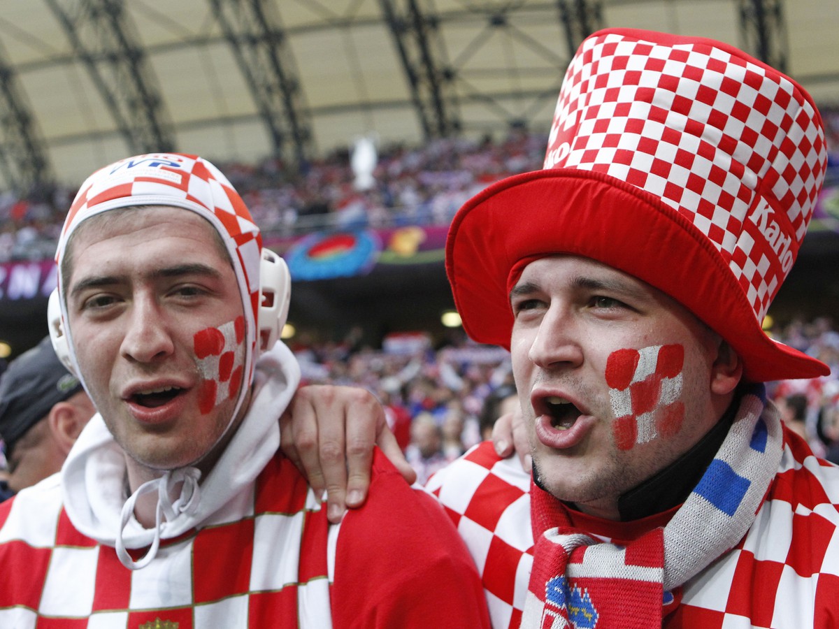 Chorvátski fanúšikovia počas zápasu s Talianskom