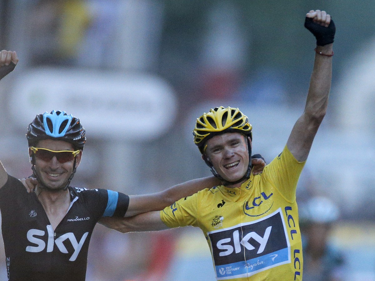 Christopher Froome v žltom v cieli záverečnej etapy Tour de France