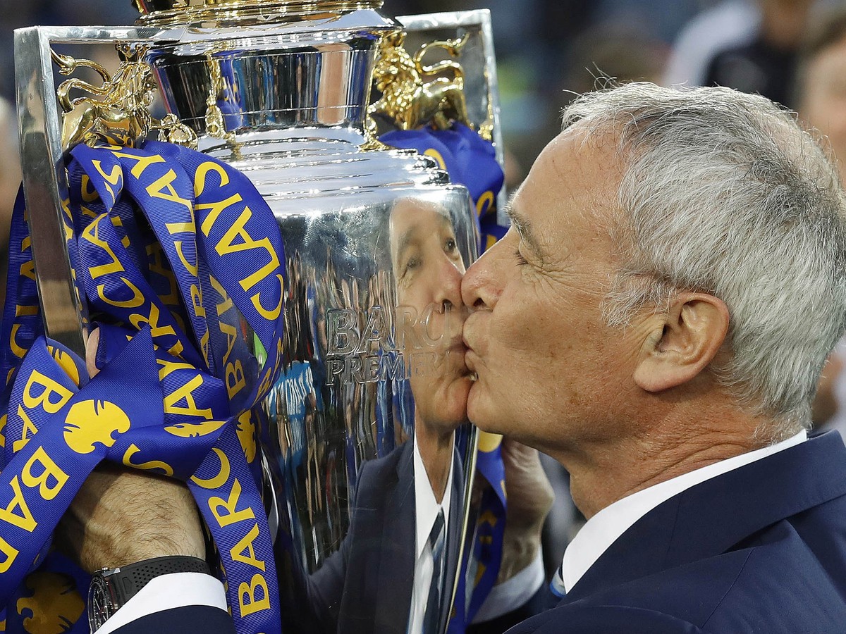 Claudio Ranieri s trofejou Premier League