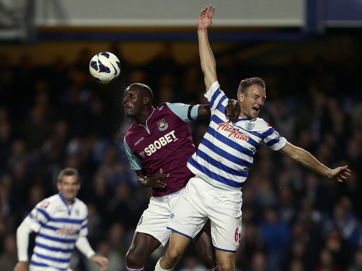 Clint Hill a Carlton Cole