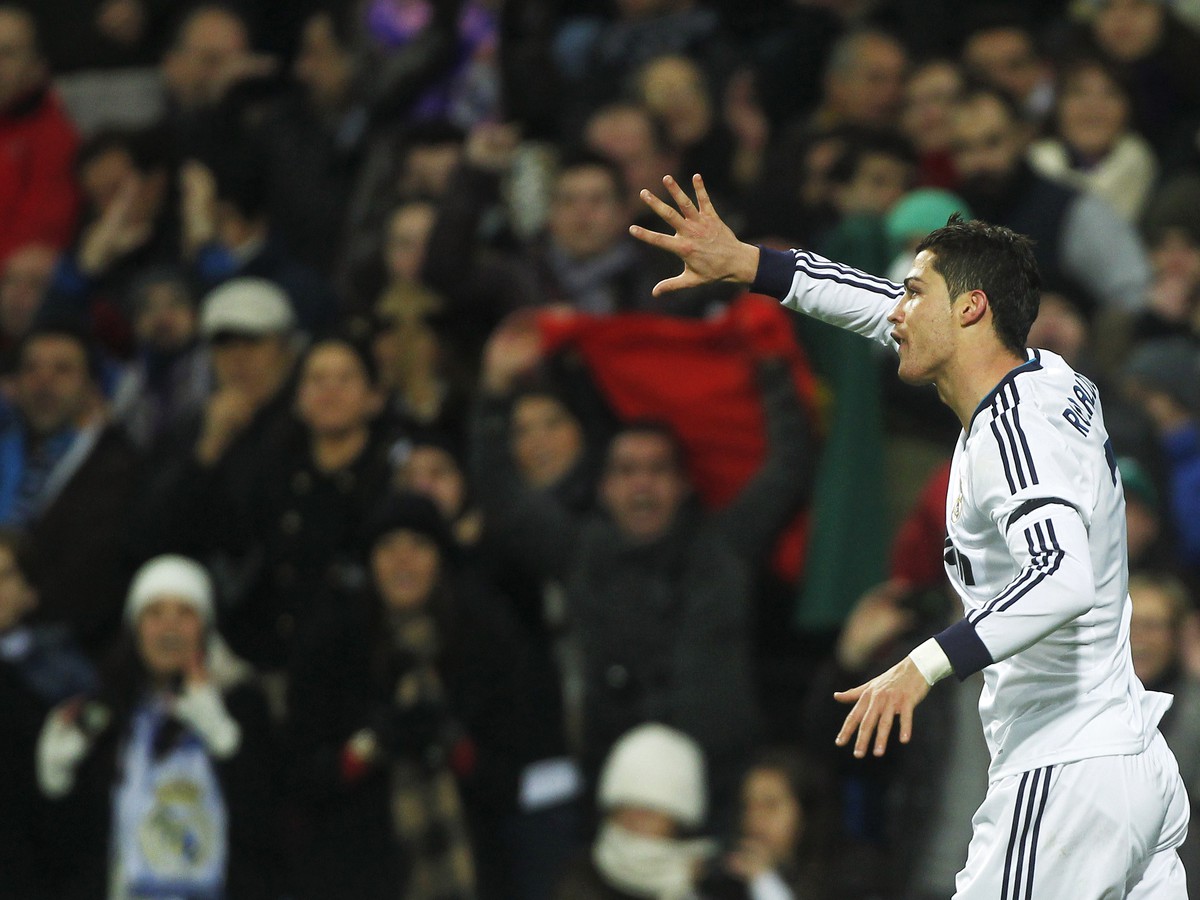 Cristiano Ronaldo strelil ešte o gól viac, ako ukazuje na prstoch