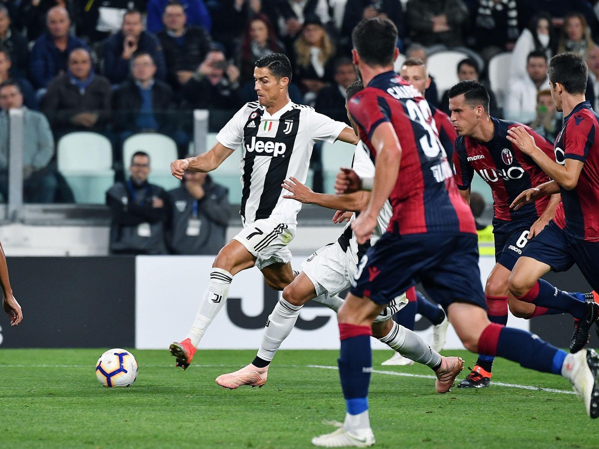 Ronaldo v súboji s Bolognou