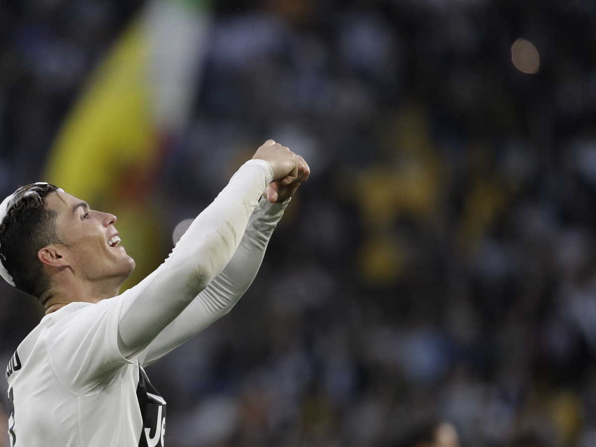 Hráč Juventusu Turín Cristiano Ronaldo sa teší  na konci zápasu 33. kola talianskej Serie A Juventus Turín - AC Fiorentina